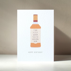 De tijd vliegt als je rum drinkt - A6-mixer drinkt alcohol grappige woordspeling Happy Birthday Love-wenskaart - gratis personalisatie