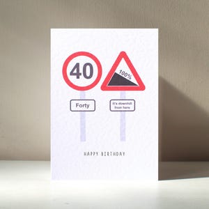 Road Rage - A6 Custom Age verkeersbord Maximumsnelheid rijexamen grappige woordspeling Gelukkige verjaardag verjaardag liefdeswenskaart - gratis personalisatie