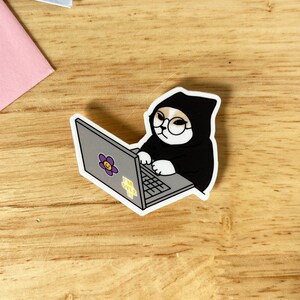 Adorable autocollant chat qui travaille