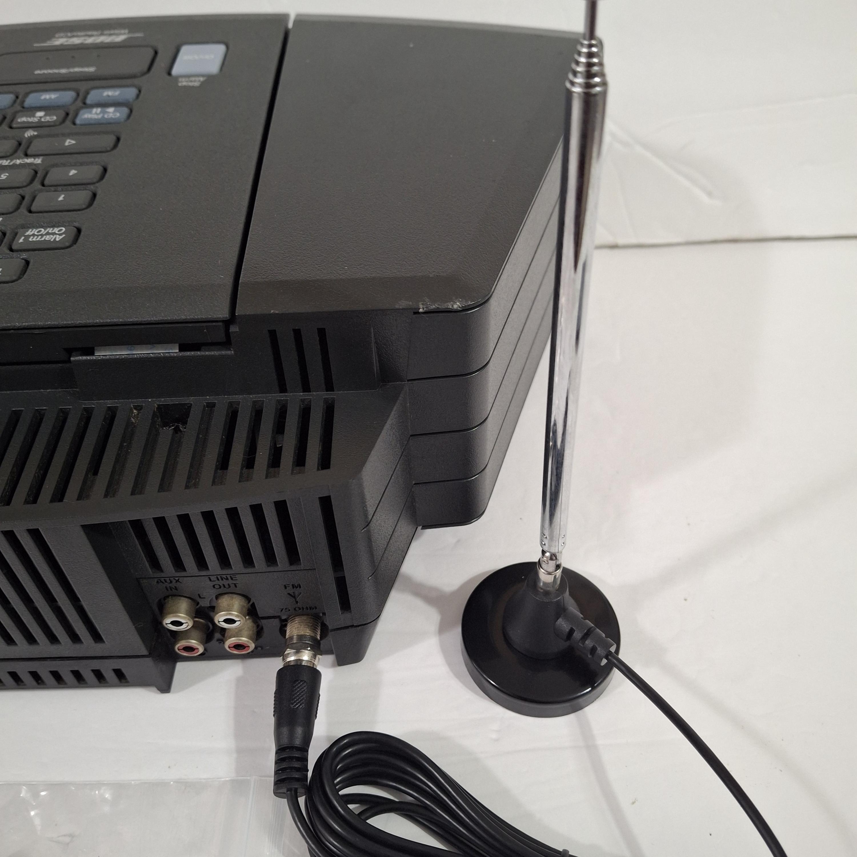 Classic Bose Wave Radio Cd With Remote FM / AM, AUX