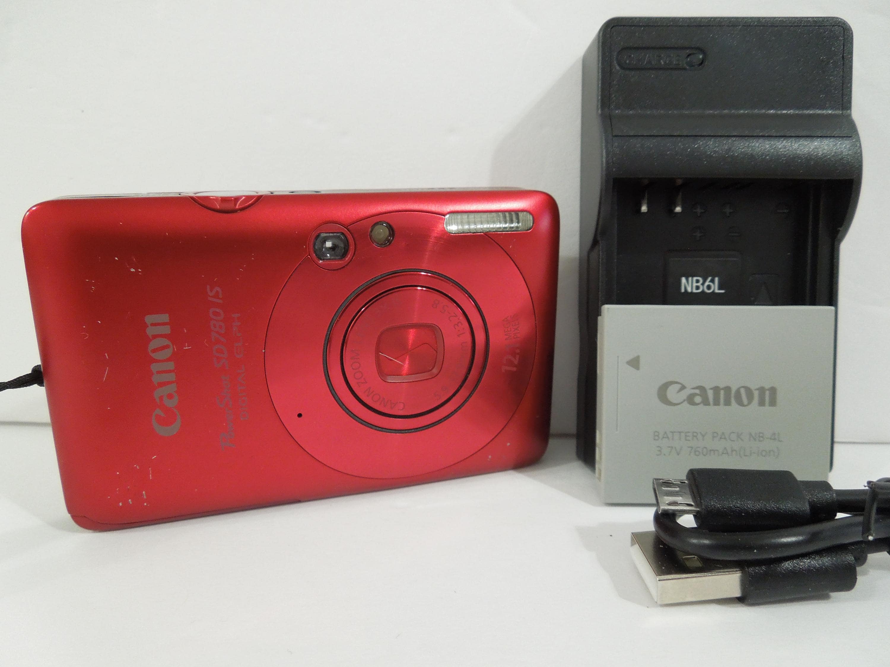 Canon Powershot SD780IS 12.1 MP Digital Camera With 3x Optical