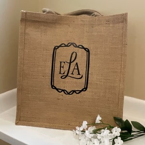 Monogrammed reusable burlap tote bag, Bridesmaid Bag, Beach tote, Jute Bag with Initials, Customizable, Bridal Party Gift, Personalized bag