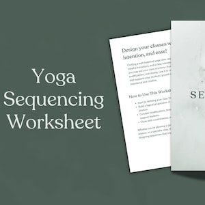 Puede incluir: Una hoja de trabajo titulada "The Yoga Teacher Sequencing Worksheet" con un fondo de acuarela verde claro. La hoja de trabajo está diseñada para ayudar a los profesores de yoga a planificar sus clases con intención y facilidad.
