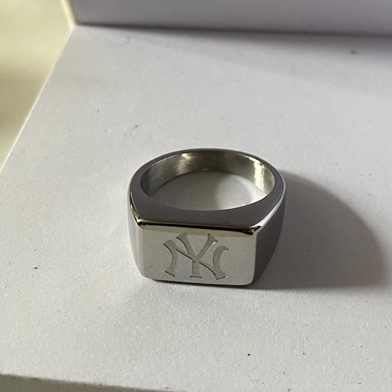 NY Yankees Engraved Gold Signet Ring – Waterproof Stainless Steel