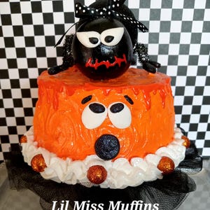 Faux Halloween spider cake, Halloween Jack o Lantern and Spider Cake
