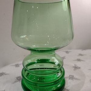 Mid Century Green Modern Scandinavian-Style hooped Glass Vase 19 x 10 cm