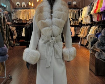 Luxury Beige Cashmere Coat with Fox Fur Details
