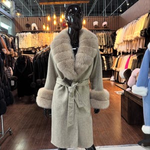 Elegant Beige Coat in Alpaca Wool & Fox Fur