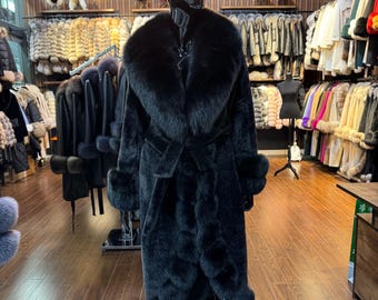 Women&#39;s High-Quality Black Fox Fur and Alcantara Fabric