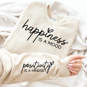 La felicidad es un estado de ánimo. La positividad es una mentalidad. SVG PNG, manga inspiradora bohemia SVG, cita de positividad SVG, afirmaciones diarias PNG, uvdtf