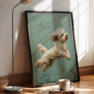 Pode incluir: Uma impressão de arte emoldurada com uma pintura em estilo impasto de um cão pequeno e fofo, de cor branca e castanha, a saltar contra um fundo verde-sálvia. A obra de arte está exposta numa moldura preta fina com pinceladas visíveis.