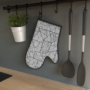Black and White Patterned Oven Mitt, Fun Girly Oven Glove, Unique Hand Designed Oven Mitt, Cute Aesthetic Oven Mitt, Pretty Oven Mitt