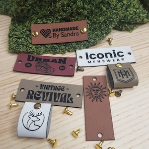 Kundenspezifische 2,25 x 0,85 Zoll Kunstleder Produktanhänger, zum Aufnähen, personalisierte Tags zum Stricken und Häkeln, Nieten, niedliche Etiketten, handgemachte Artikel