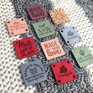 Aangepaste labels 1,2 x 1,2 inch voor breiwerk, ultrasuèdelabels voor handgemaakte items, leren labels met klinknagels, labels voor gebreide mutsen