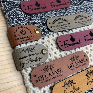 Etichette personalizzate 2,75 x 0,75 pollici per lavori a maglia e uncinetto, etichette in similpelle per articoli fatti a mano, etichette in pelle con rivetti, etichette per cappelli lavorati a maglia