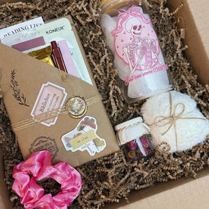 Blind Date with a Book Gift Box with Tumbler, Personalized Book Lover Gift, Birthday Gift for Her, Bookworm, Gifts for Readers, Mystery Box
