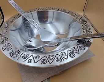 Vintage Wilton Armetale Large 14.5 Inch serving bowl & utensils. Reggae discontinued pattern "RWP" Stamp.