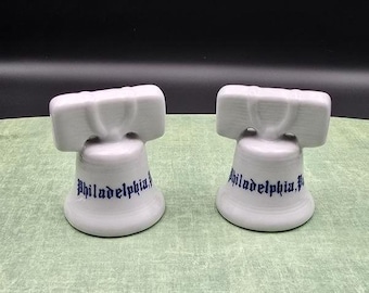 Vintage Philadelphia Liberty Ball Salt and Pepper shakers Mint Ceramic Shaker Set USA 250th Semiquincentennial Patriotic Decor