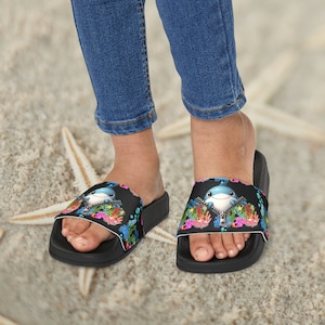 Kinder Haifisch unter Meer Cartoon Print Slide Sandalen, Sommer Spaß bequem bunt perfekt - Beach Pool, Outdoor, Sohle Schwarz Weiß Opt