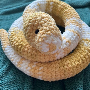 Squishy, Snuggly Snake Beginner Crochet Pattern *pattern only*