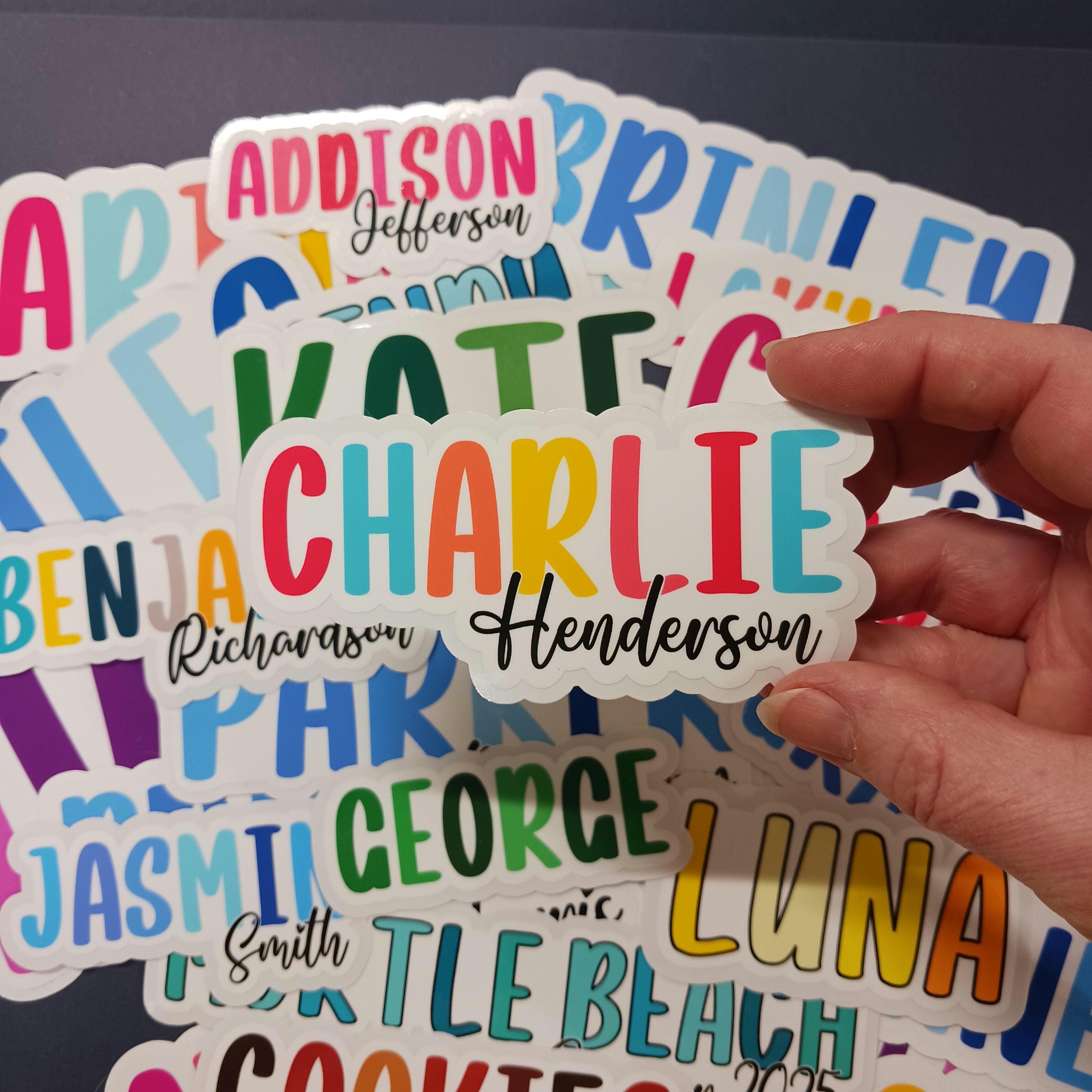 Pegatina personalizable con nombre/texto. Pegatina de una o dos líneas. Para escuela, guardería, universidad o trabajo. Botella de agua, portátil, lonchera o funda de móvil.