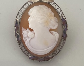 14K Antique carved shell cameo pendant brooch