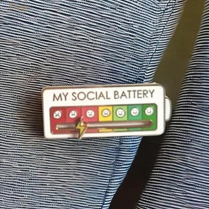 Broche de batterie sociale image 3