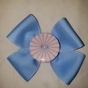 Hair bow. Baby blue grosgrain ribbon 3 1/2 inch hair bow on alligator clip