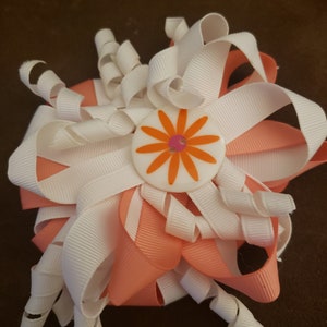 Hair bow. Peach and white grosgrain ribbon hair bow