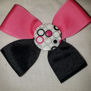 Hair bow. Pink and black grosgrain ribbon 4 inch hair bow on alligator clip