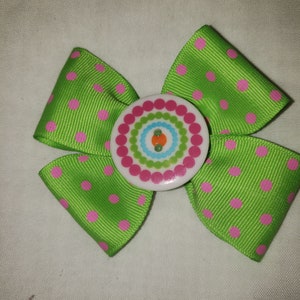 Hair bow. Green with pink polka-dots grosgrain ribbon 3 1/2  inch hair bow on alligator clip