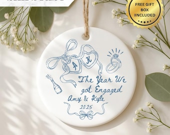 Ornamento di fidanzamento personalizzato, ricordo in ceramica dell'anno del fidanzamento, ornamento personalizzato per la coppia con nomi e anno, regalo per la futura sposa
