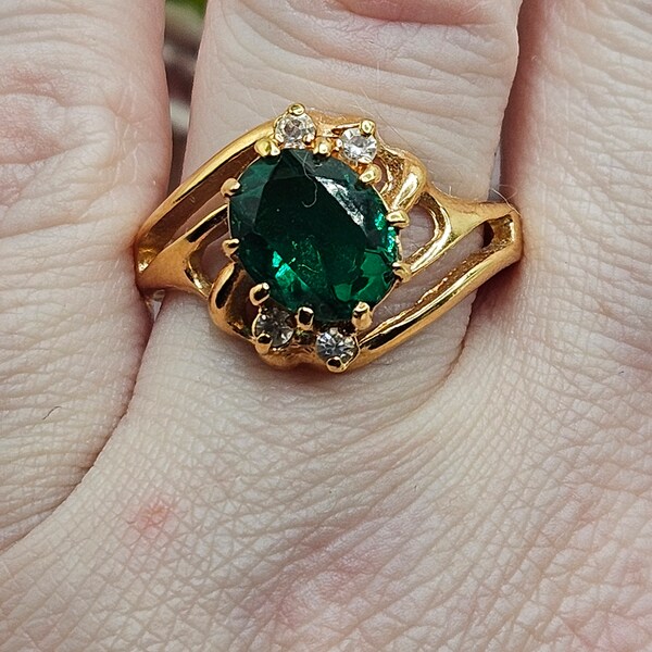 Vintage 1980s-1990s Retro Signed 14k H.g.e. "The Walton Ring" Size 8.5 LINDENWOLD'S COCKTAIL RING Large Green Stone Glam Estate Chic Jewelry