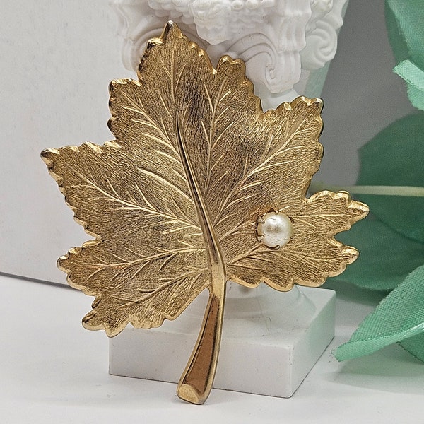 Vintage 1960s - Early 1970s Mid Century Modernist 2.5" Large Signed Sarah Cov Coventry Faux Pearl GILDED LEAF BROOCH Costume Estate Jewelry