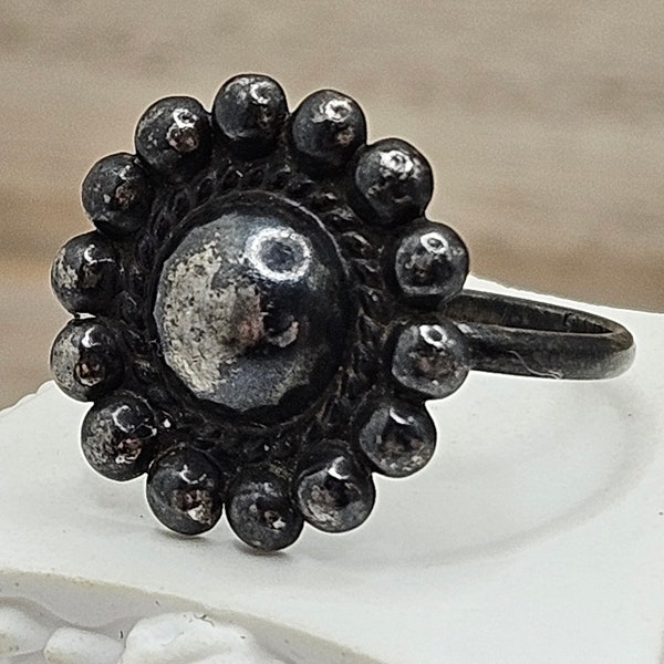 Oxidized Antique Art Deco - Mid Century Vintage Southwestern Sterling SILVER FLOWER RING Old Pawn 925 Sz8 Western Boho Hippie Chic Jewelry