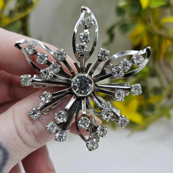 Vintage 1950s-1960s Mid Century Old Hollywood Glam Abstract Floral Star Burst Style Large 2+" RHINESTONE STATEMENT BROOCH Pin Estate Jewelry