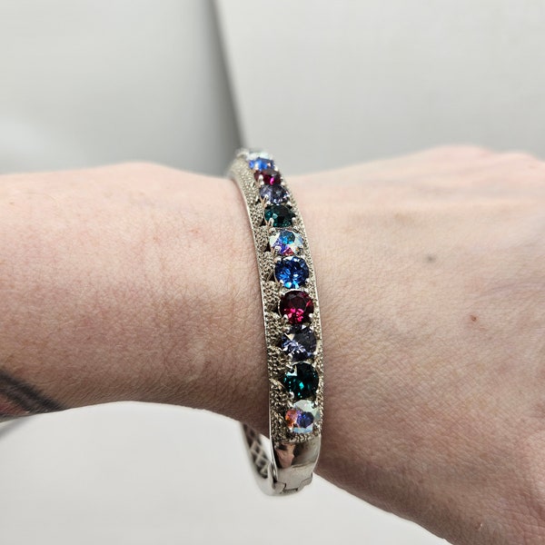 Gorgeous 90s-00s Y2k Retro Vintage Signed Sts KARIS x SWAROVSKI BRACELET Colorful Rhinestone Hinged Clamper Bangle Jewel Tone Trendy Jewelry