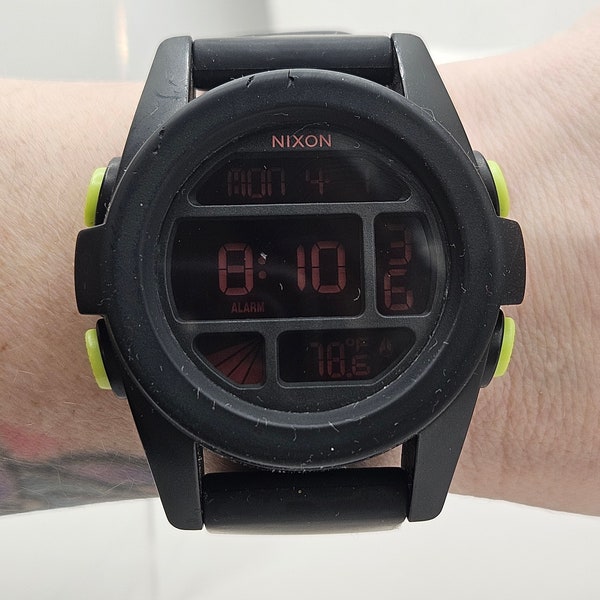 Early 2000s Y2k Retro Vintage "The Unit" by NIXON MENS WATCH 100m Dive Black + Green "That's What She Said" Runs & Works New Battery Pre O