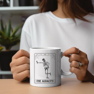 Caneca engraçada para mãe solteira, caneca com esqueleto de tarô da Audacity, caneca de café inspiradora para mães, presente de autocuidado, caneca com humor para pais e mães