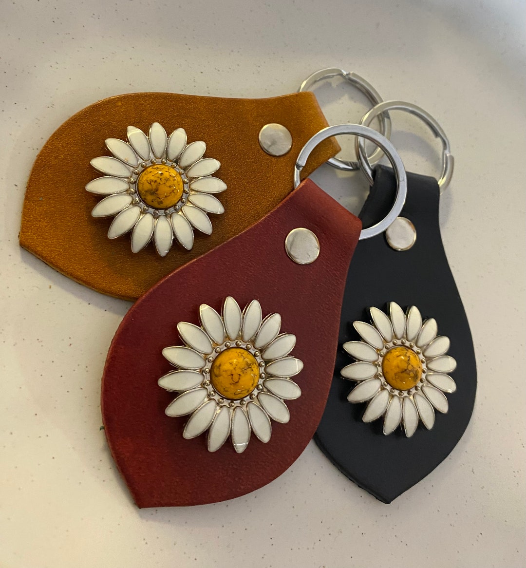 White Enamel Daisy Leather Keyring, Floral Keychain, Personalised ...