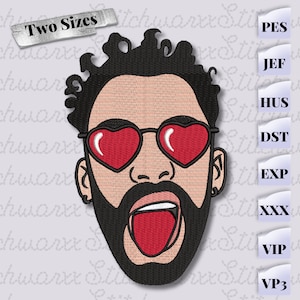 Peut inclure: Patch brodé représentant une personne avec une barbe et des lunettes en forme de cœur, la langue tirée. Le patch est en noir, rouge et blanc.