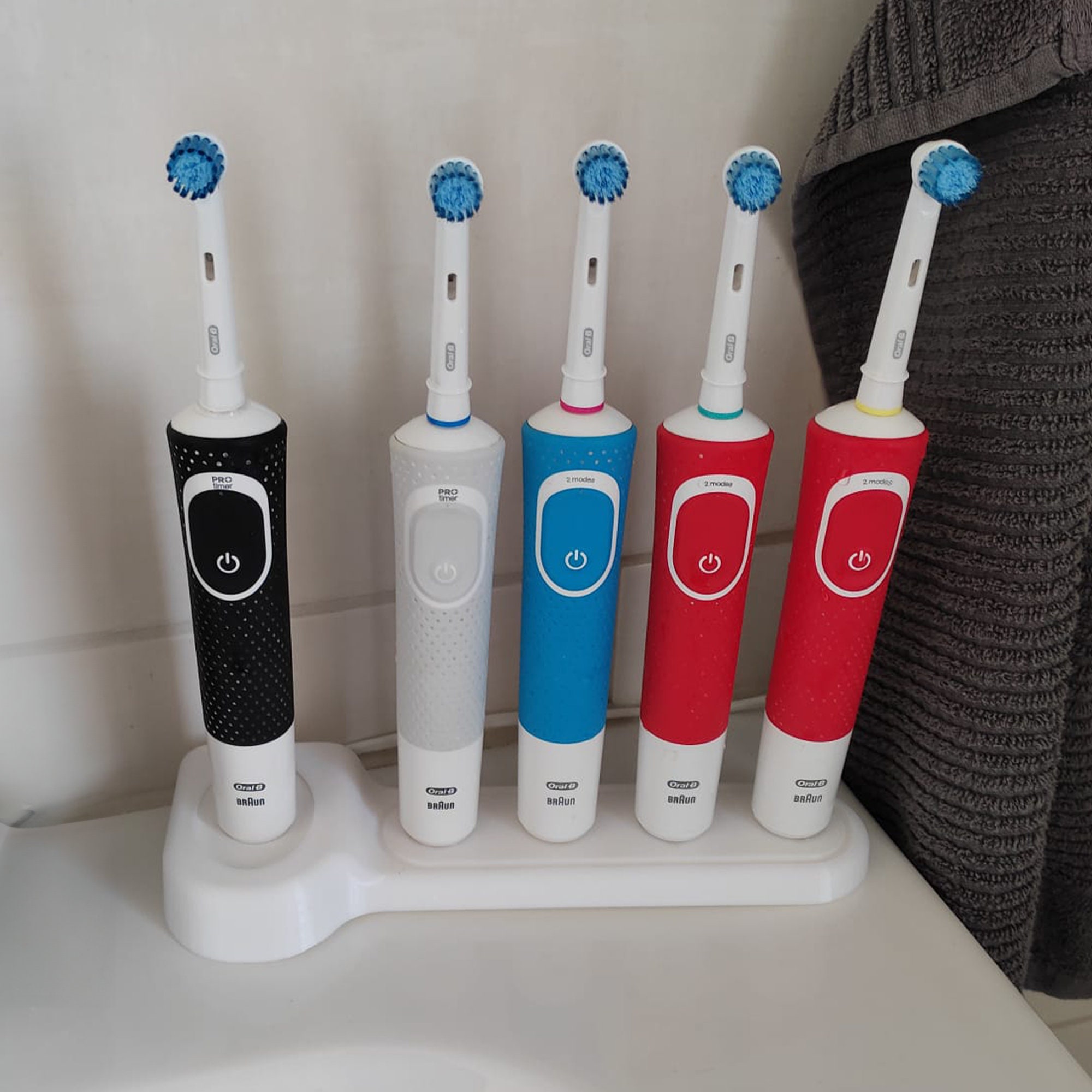 Oral-B Electric Toothbrush Stand, Family Toothbrush Docking Station, Holds 2-5 Toothbrushes, Dental Care Organizer for Apartments and Dorms