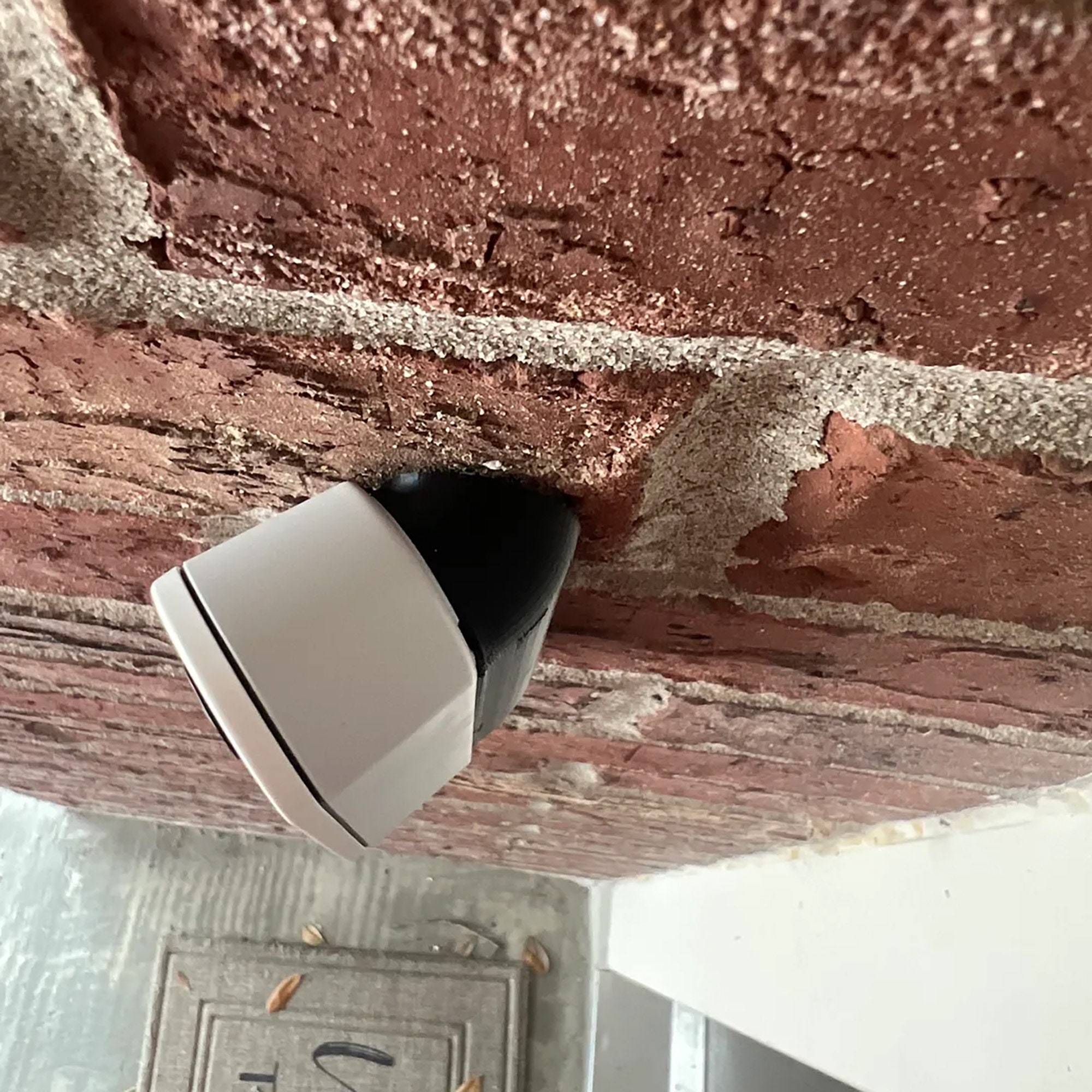 On Brick Wall Simplisafe Doorbell Corner Mount Simplisafe Doorbell