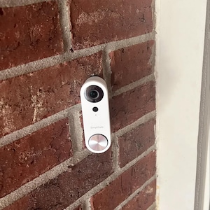 Gehoekte wigmontage van 45 graden, compatibel met SimpliSafe-deurbel, camerahoekverbeteraar