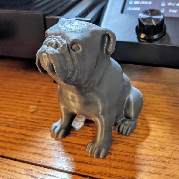 Sitzende englische Bulldoggenstatue, detaillierte Hundefigur, perfektes Geschenk für Hundeliebhaber, sitzende Welpendekoration, authentische englische Bulldogge