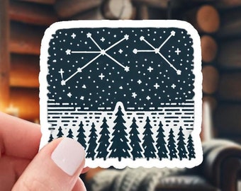 Adhesivo de vinilo resistente al agua de 2 pulgadas: constelaciones del bosque de pinos celestiales