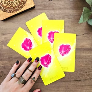 TEGO SAMEGO DNIA Ich szczera opinia o Tobie, Co im się w Tobie podoba, Krótkie czytanie, Czytanie miłosne, Intuicyjny Tarot Oracle, Romantyczne czytanie
