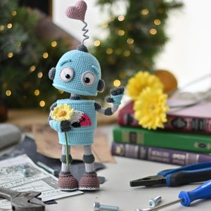 Crochet pattern for Robot Mike the toy, PDF English, amigurumi