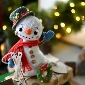 Crochet pattern for Snowman the christmas toy, PDF English, France amigurumi xmas image 1