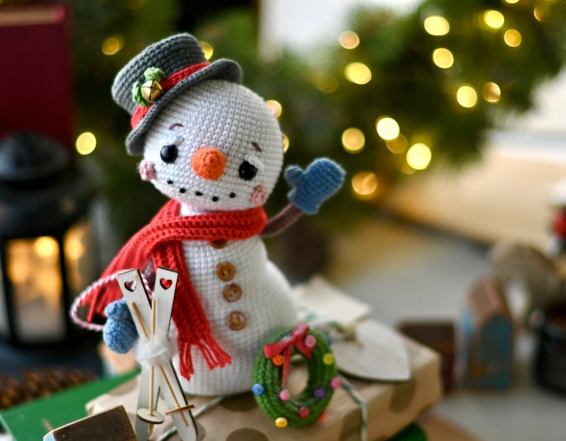 Crochet pattern for Snowman the christmas toy, PDF English, France amigurumi xmas image 1